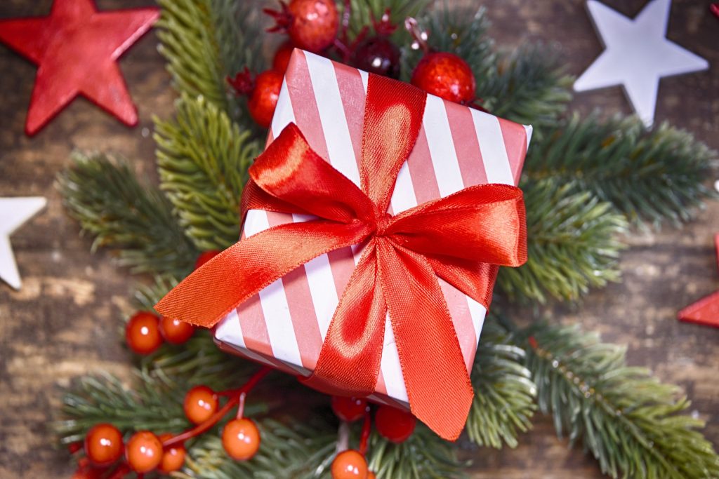 Rustic Christmas background with gift box