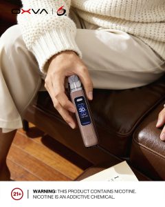 OXVA Xlim Pro 3 Lifestyle Picture Woman holding Xlim Pro 3 